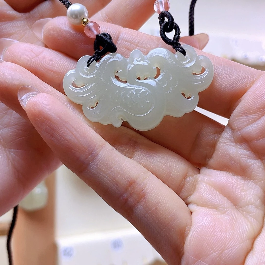 和田玉吊坠(赠链)未镶嵌小***皮