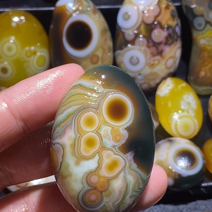 玛瑙/玉髓未镶嵌珠宝奇石