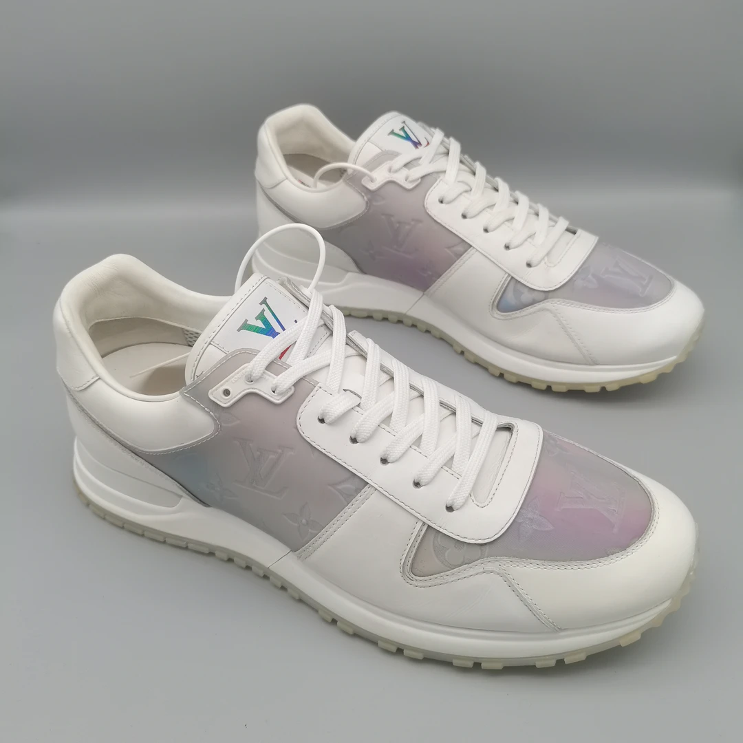 95新 LouisVuitton/路易威登 白镭射浮雕厚底运动鞋7.5欧VS0030