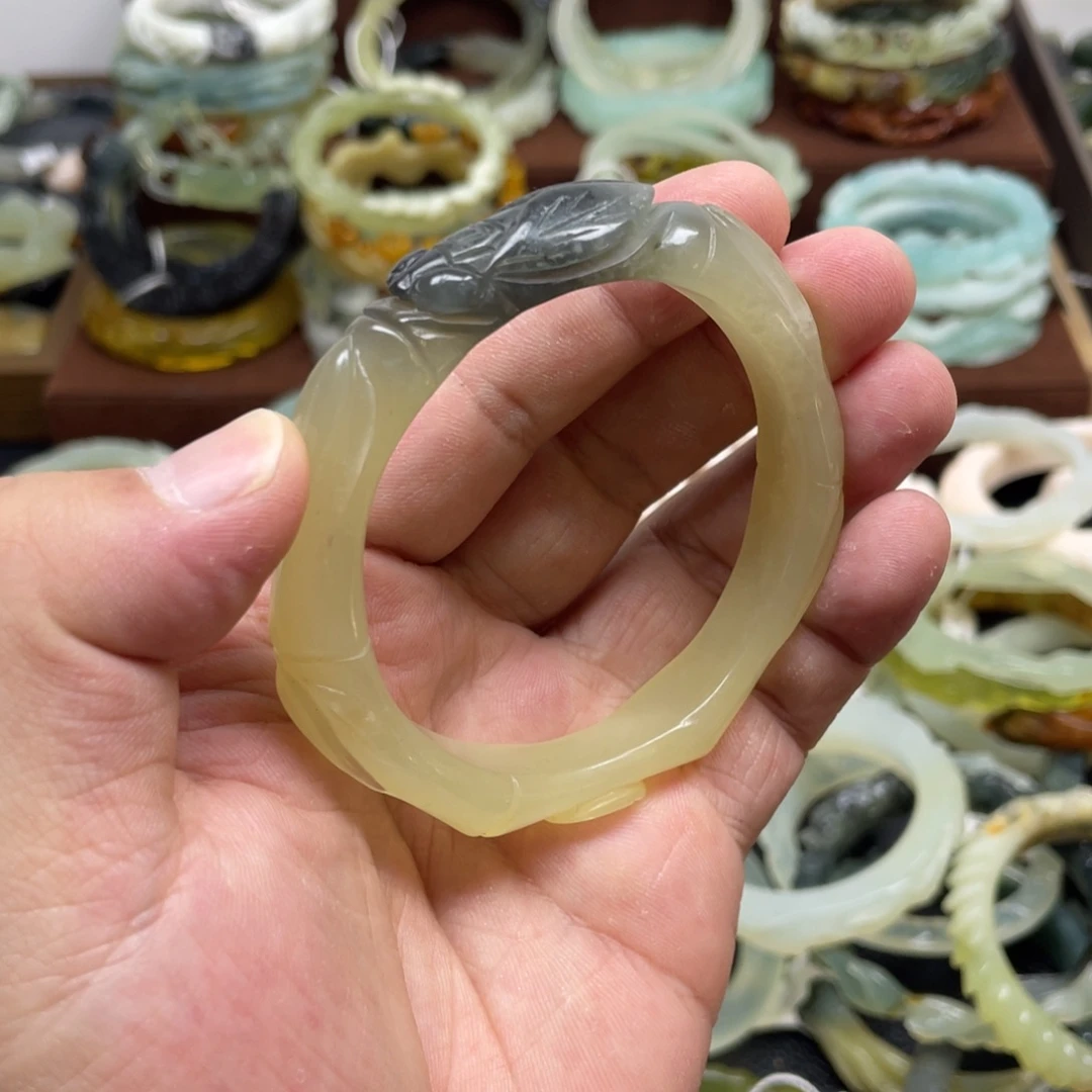 蛇纹石玉未镶嵌手镯