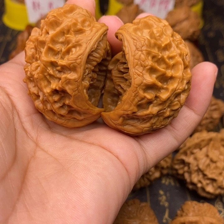 文玩核桃把件刘*龙蛇头聚宝盆