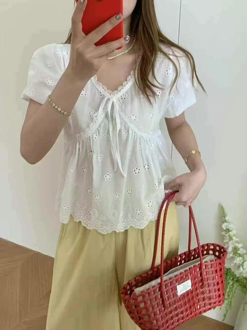 susan@gl63 韩系清新V领小花图案镂空绑带小衫 6-25