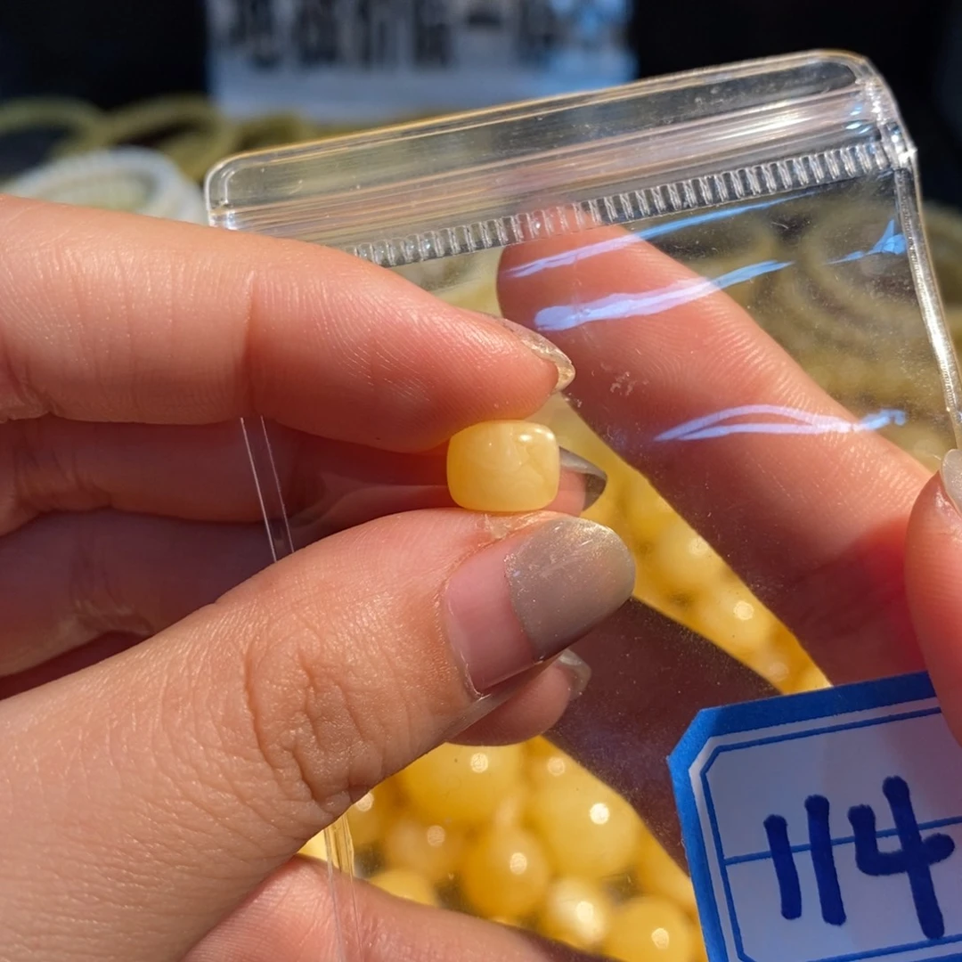 未镶嵌琥珀珠宝奇石114