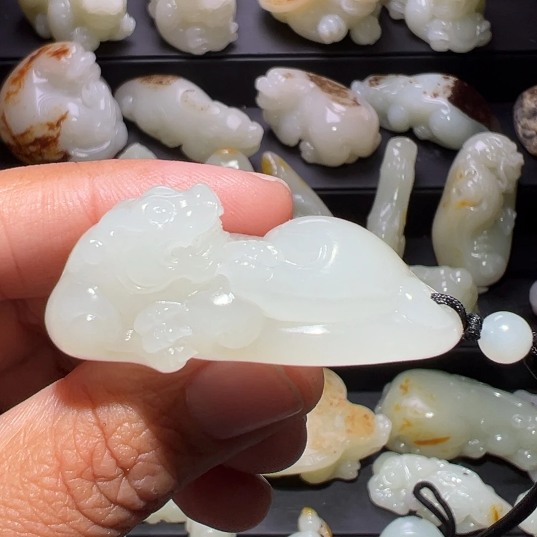 明***好和田玉未镶嵌颈饰