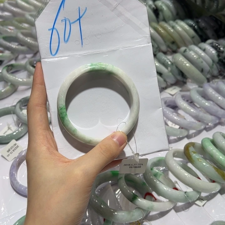 翡翠未镶嵌手镯翡翠手镯