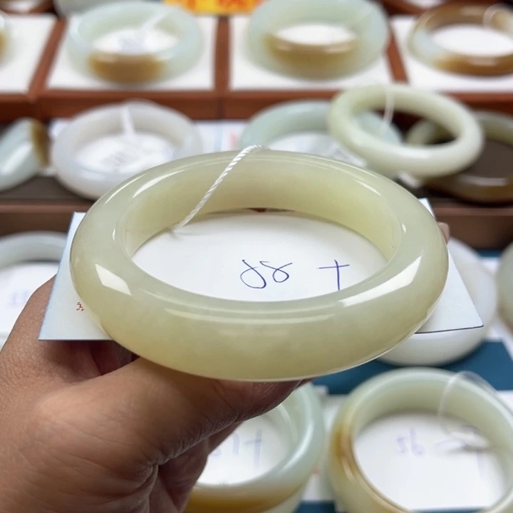 和田玉手镯未镶嵌1****6