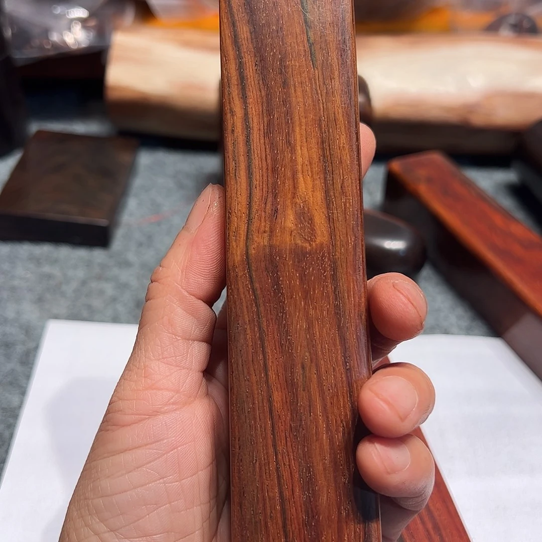 交趾黄檀（大红酸枝）风***?