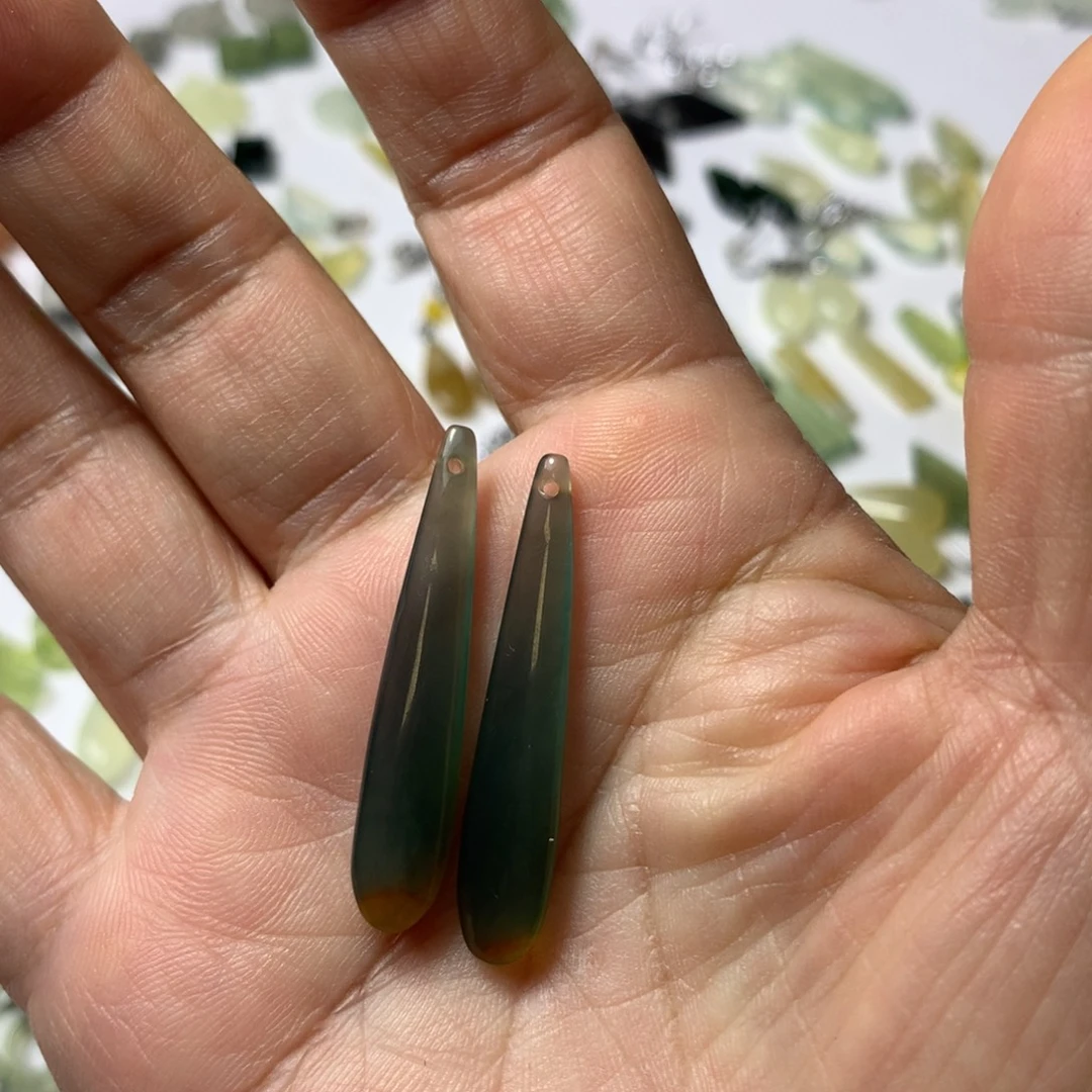 未镶嵌蛇纹石玉耳环