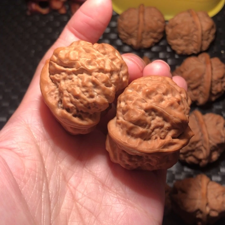 芳***月文玩核桃把件蛤蟆