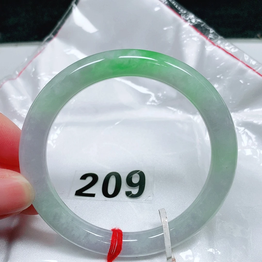 翡翠未镶嵌手镯（圆镯）82 号翡翠手镯