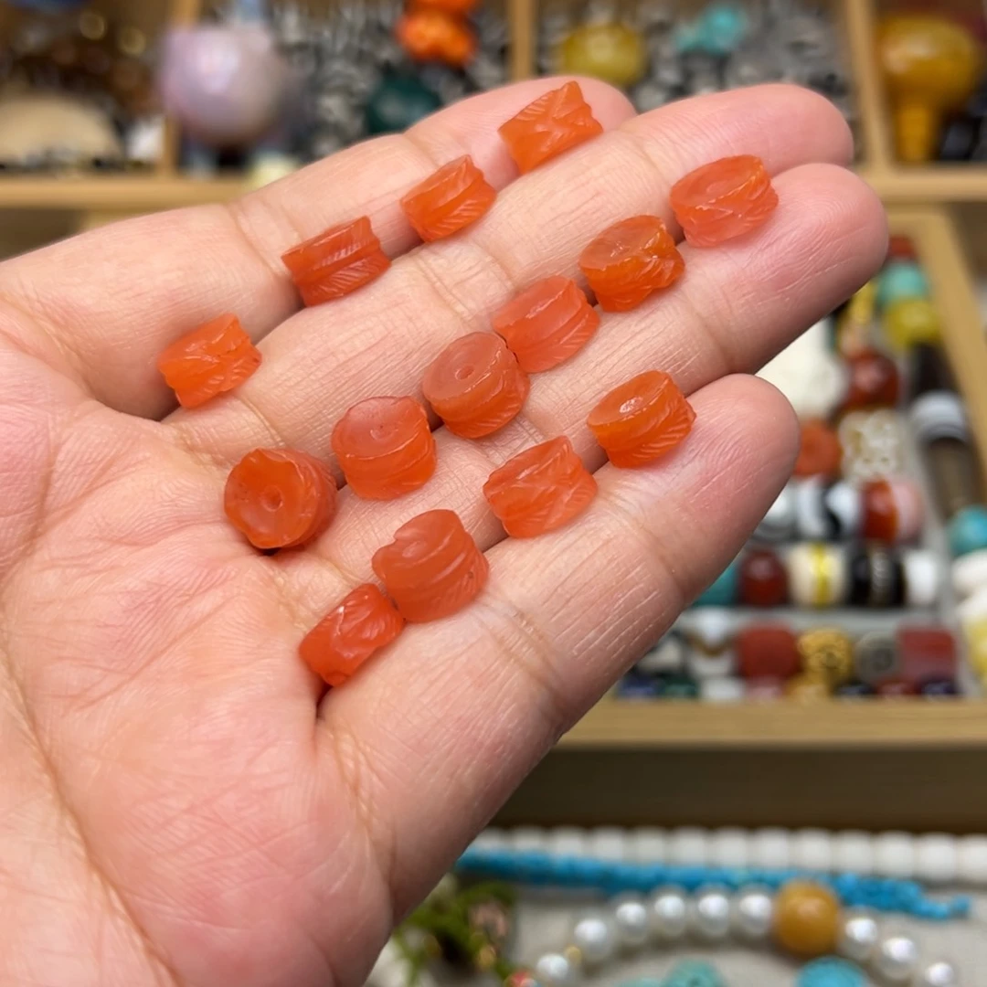 南红玛瑙9mm樱桃红羽毛扣未镶嵌多样性发其中一颗