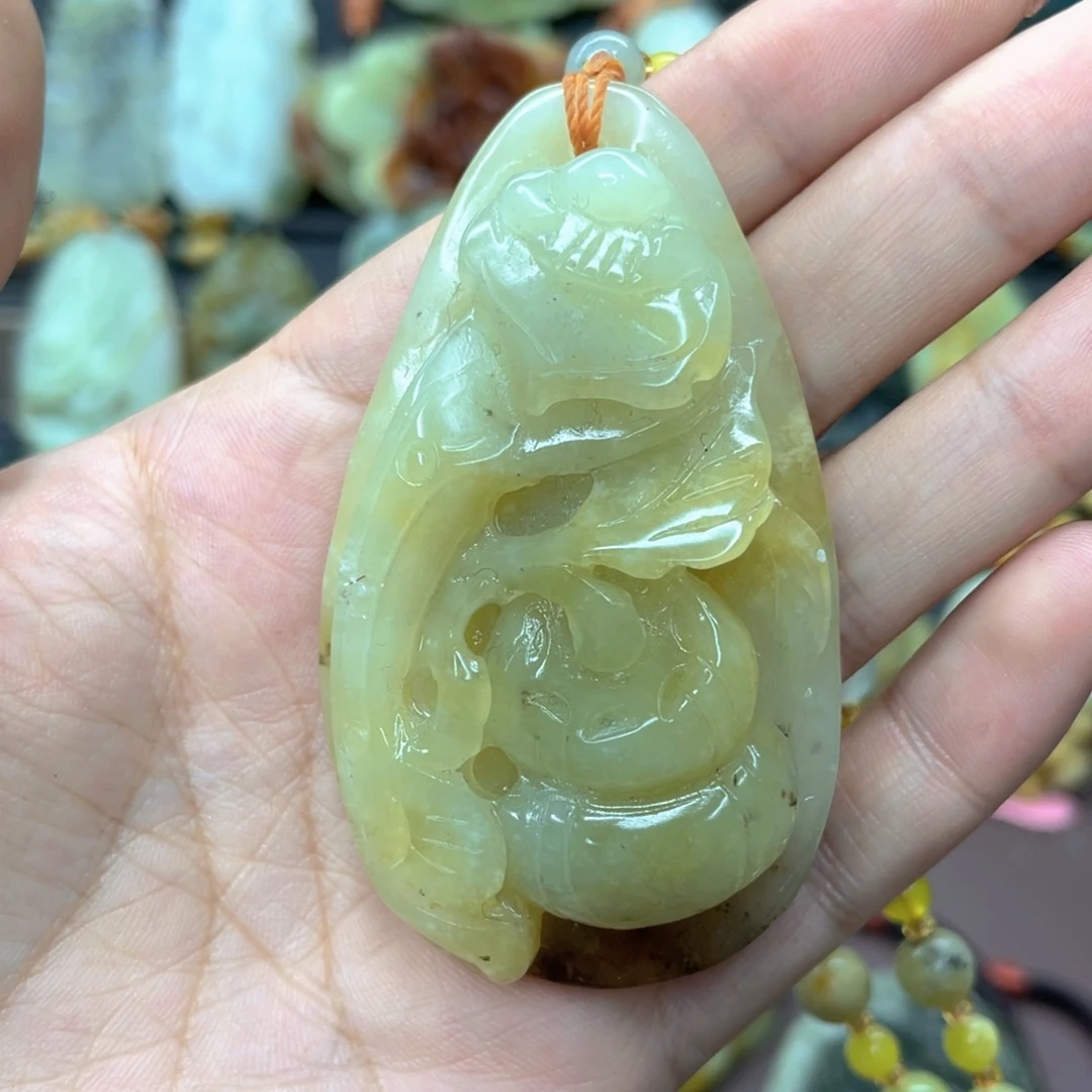 蛇纹石玉颈饰未镶嵌