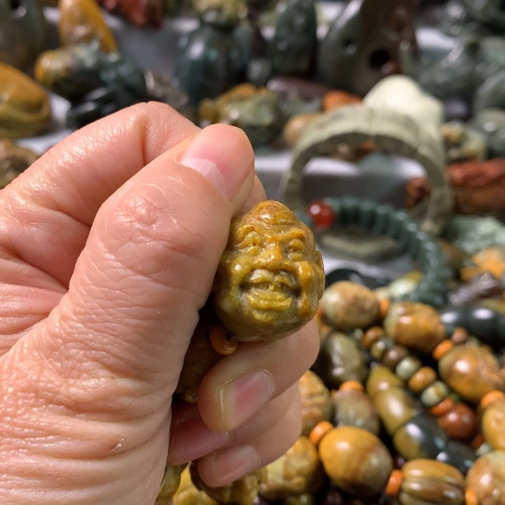 未镶嵌岫岩河磨玉（透闪石质玉）把件不*