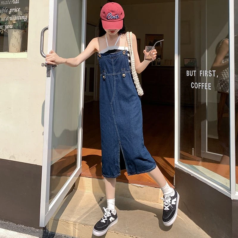 深蓝色背带牛仔裙女春夏2025年新款可爱减龄宽松盐系裙子薄夏季