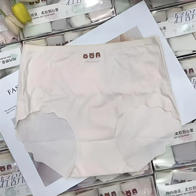 女士短裤-米 2573时尚舒适小熊字母洋气加大【颜色随机 拍一发四】