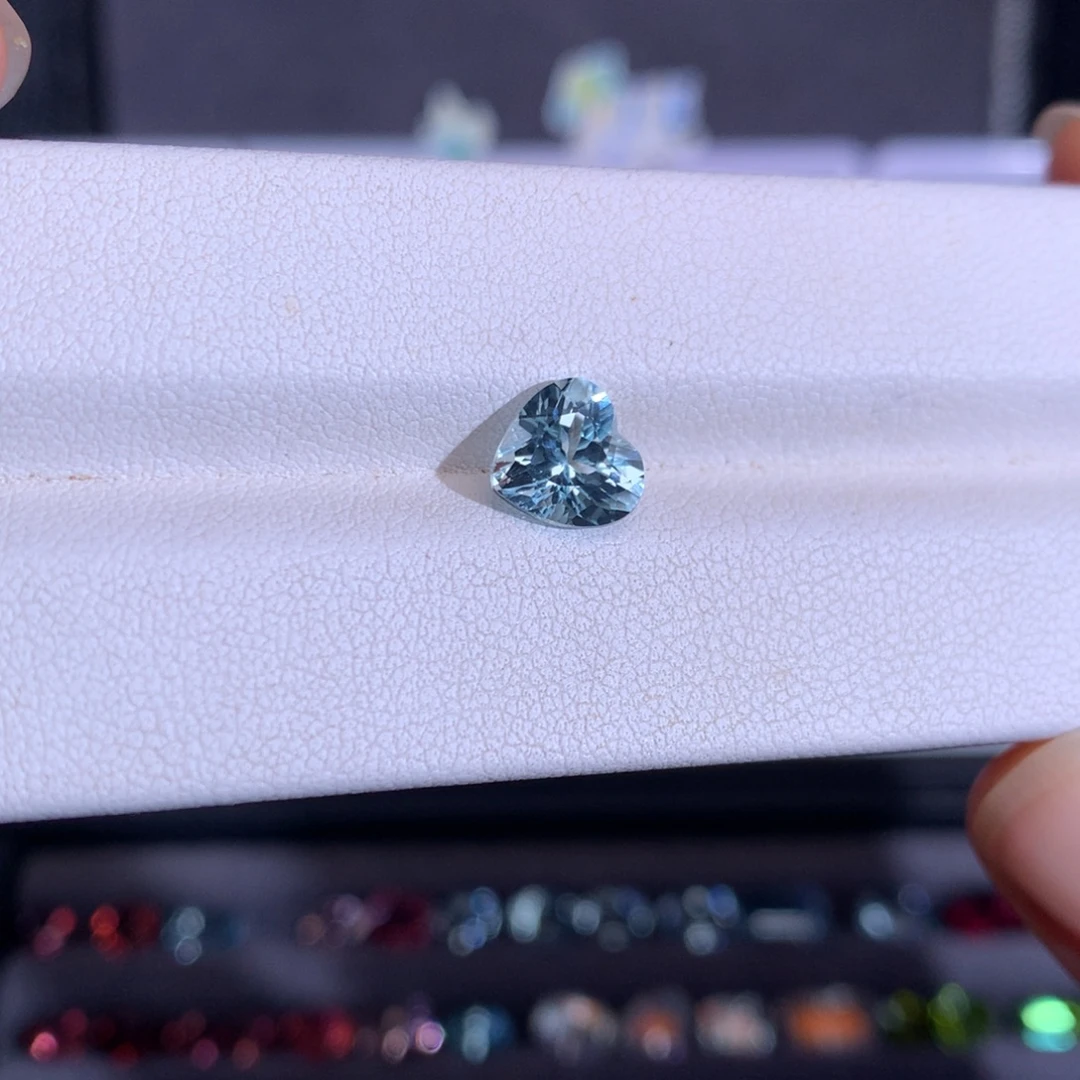小***丰海蓝宝石未镶嵌笔搁1.7ct