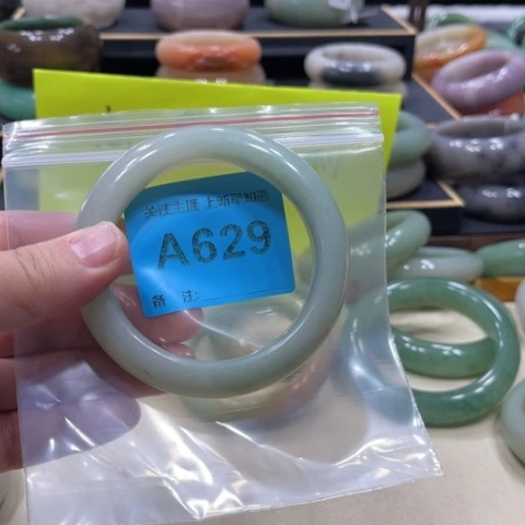 未镶嵌手镯石英质玉¹****件