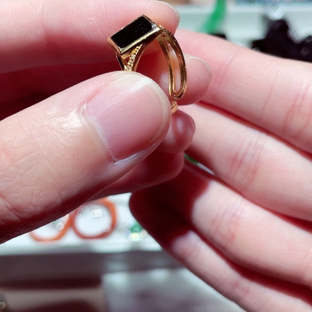 翡翠颈饰未镶嵌翡翠z