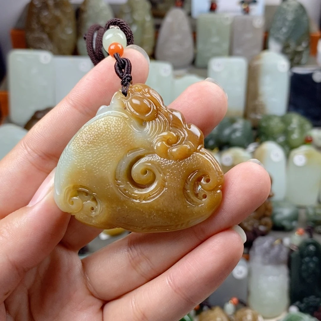 颈饰未镶嵌和田玉（糖玉）