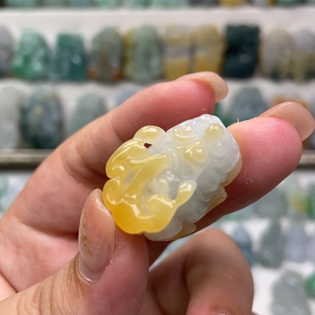 翡翠未镶嵌吊坠(赠链)