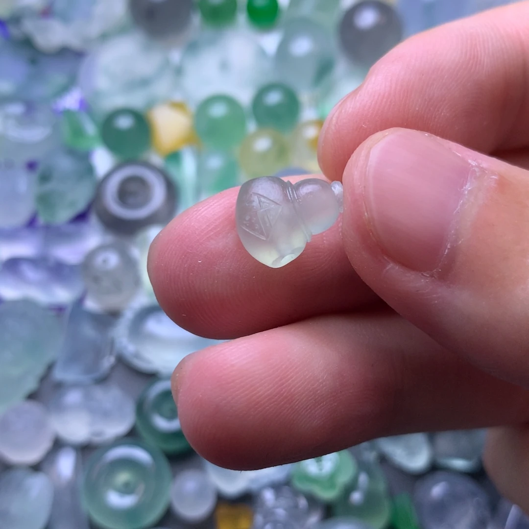 定制翡翠未镶嵌挂件