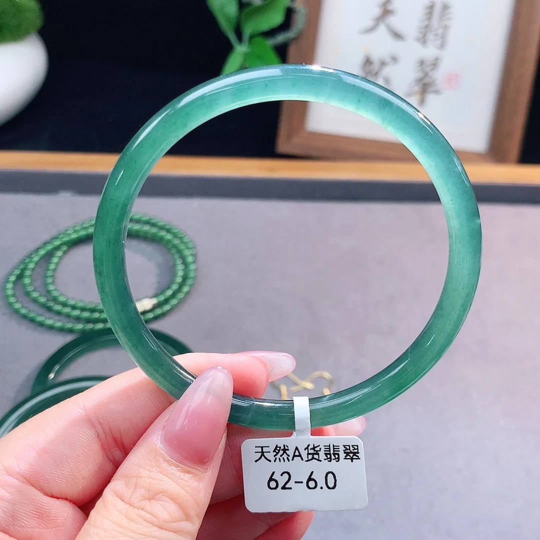 翡翠手镯（圆镯）未镶嵌