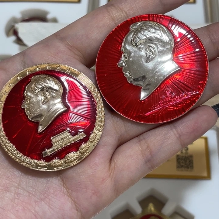 辉达利红色收藏纪念章