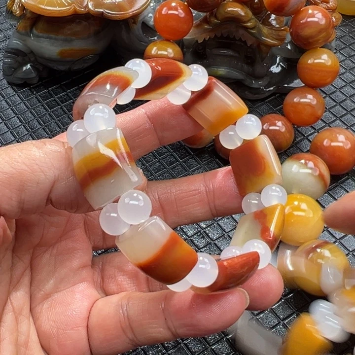 石英质玉（黄龙玉）颈饰合金