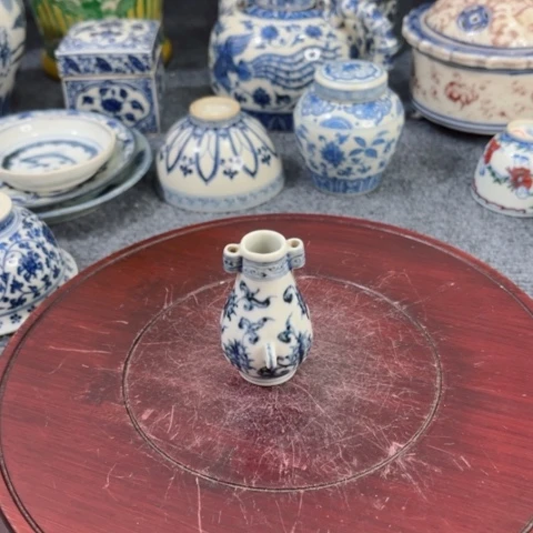 包*一个青花缠枝莲纹鸟屎罐