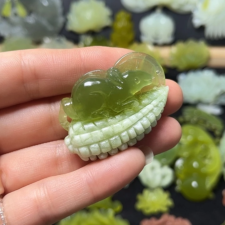 蛇纹石玉未镶嵌颈饰