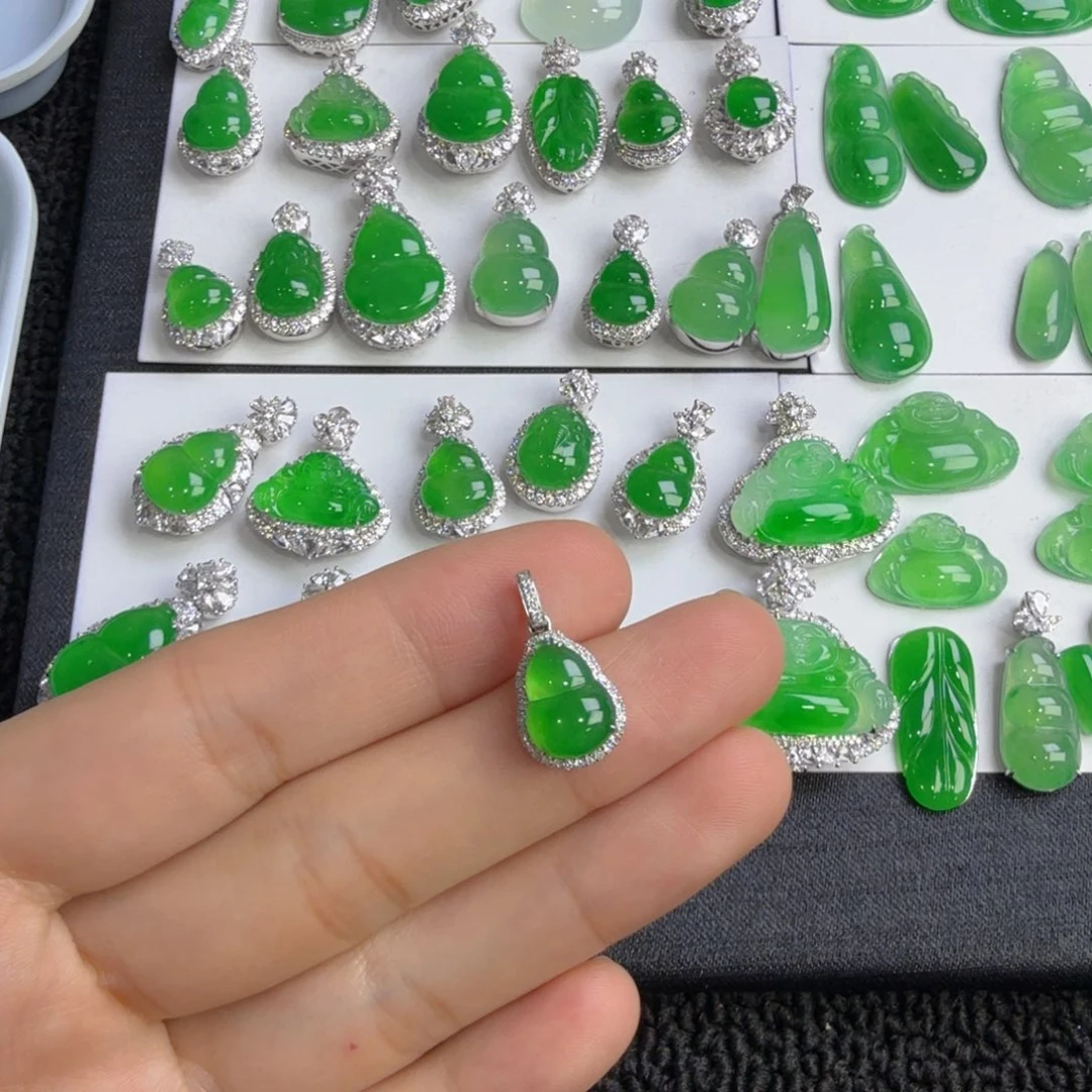 吊坠(不含链)18K金镶嵌翡翠葫芦