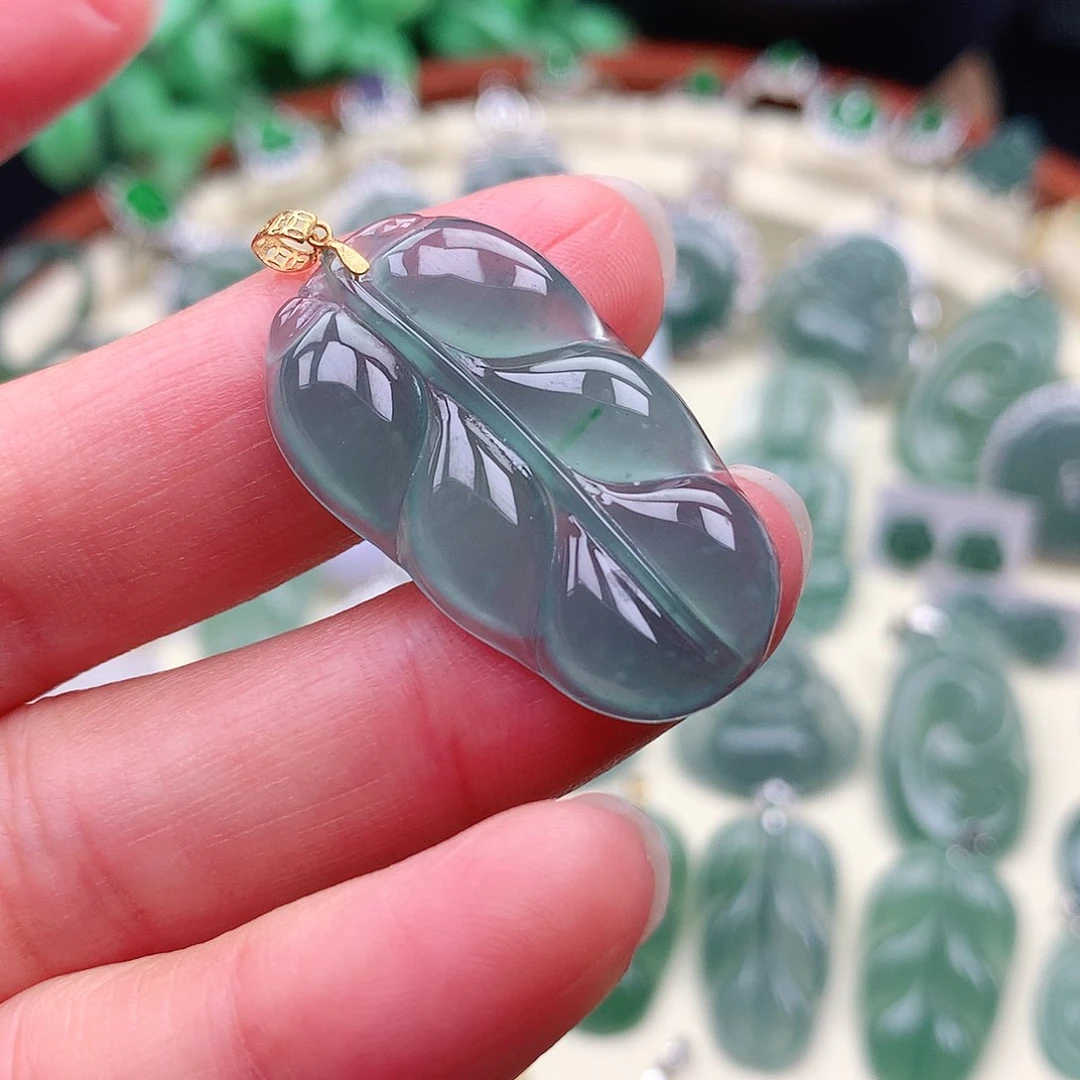 翡翠18K金镶嵌项链吊坠