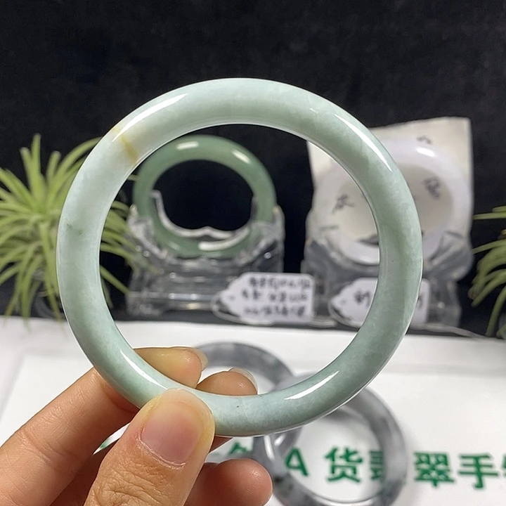 未镶嵌手镯翡翠72号。 59.2圈