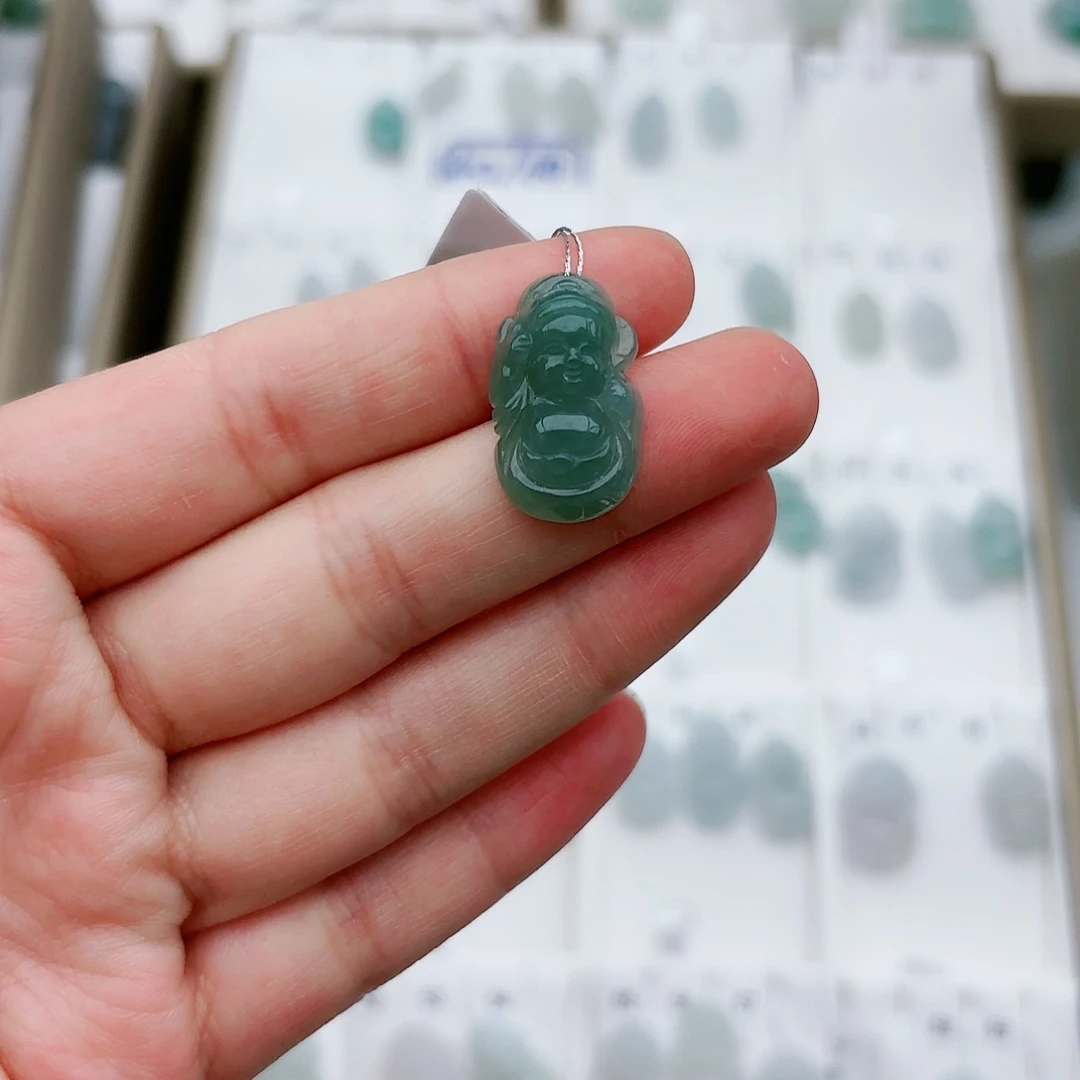 翡翠颈饰未镶嵌财神