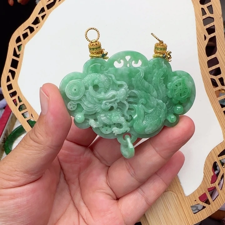翡翠未镶嵌颈饰国风