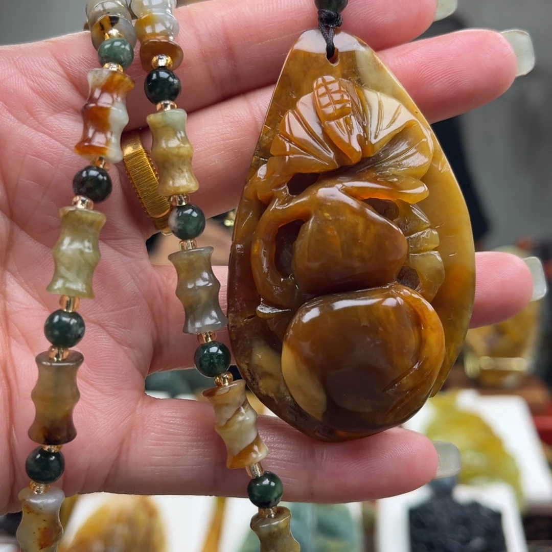 蛇纹石玉未镶嵌颈饰挂件