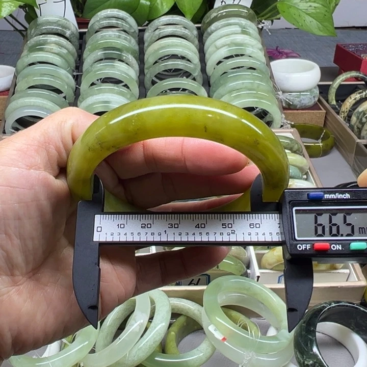 蛇纹石玉未镶嵌手镯80