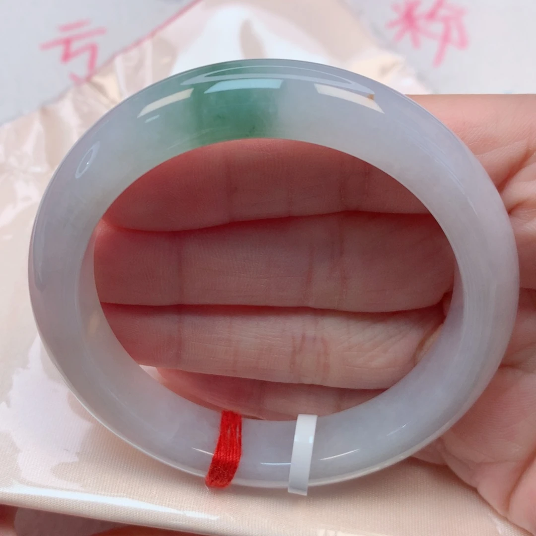 翡翠手镯未镶嵌56圈 白底飘抹绿花 完整度高推荐