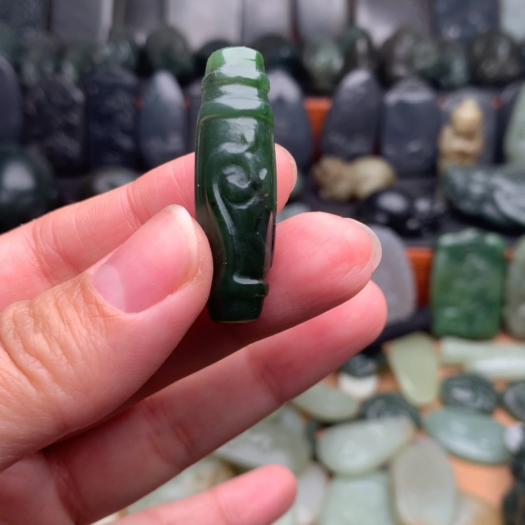 和田玉未镶嵌颈饰挂件04