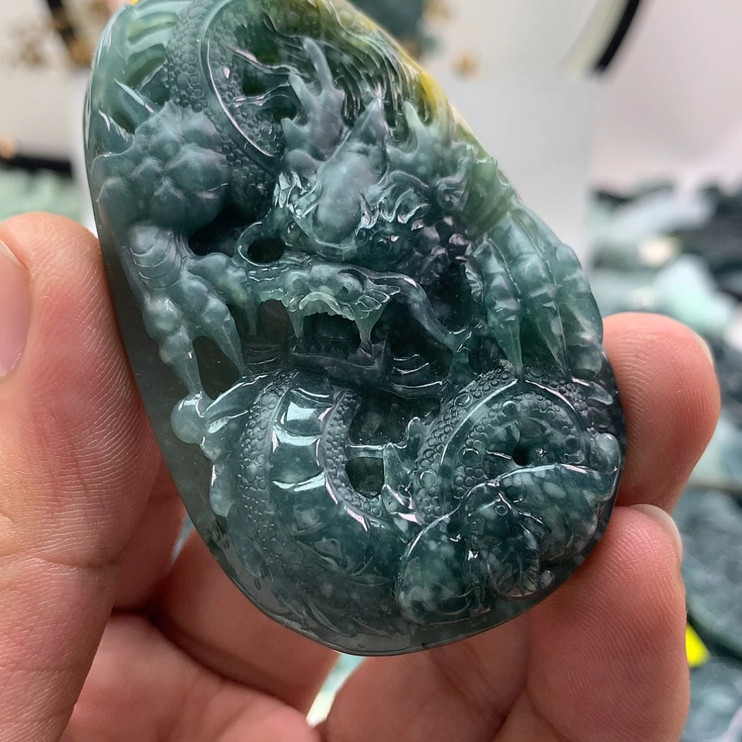 翡翠未镶嵌颈饰龙牌