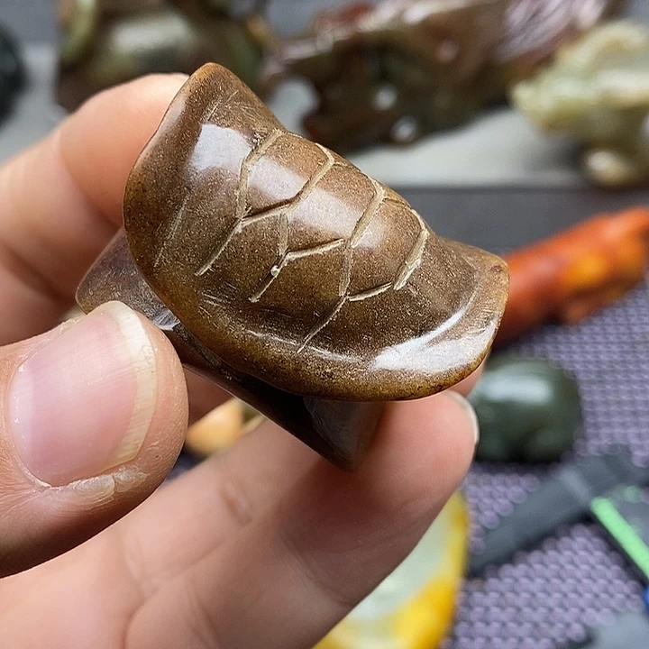 未镶嵌蛇纹石玉颈饰