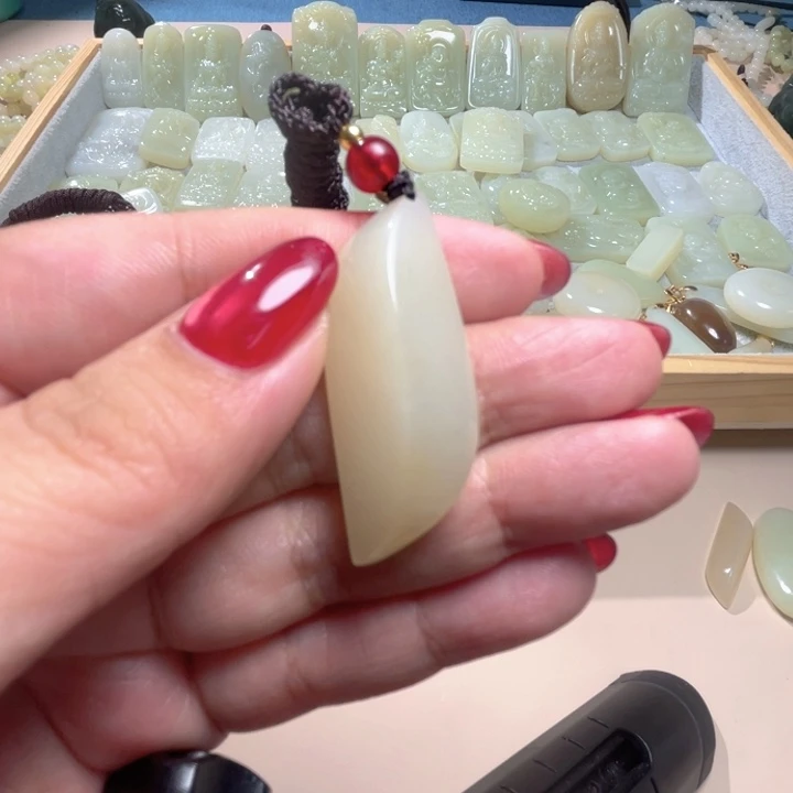 未镶嵌和田玉（糖玉）珠宝半成品