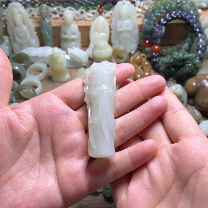 和田玉未镶嵌颈饰知*