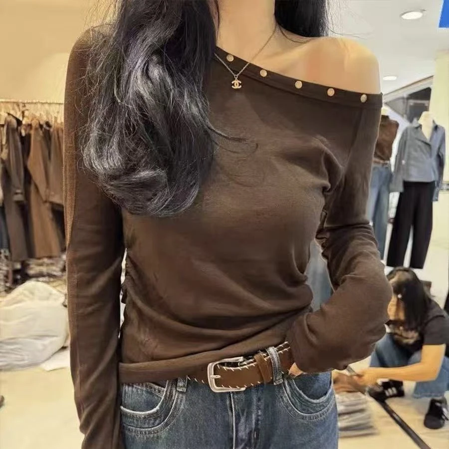 设计感斜肩柳钉显瘦长袖T恤女早秋新款时尚高级气质百搭打底衫