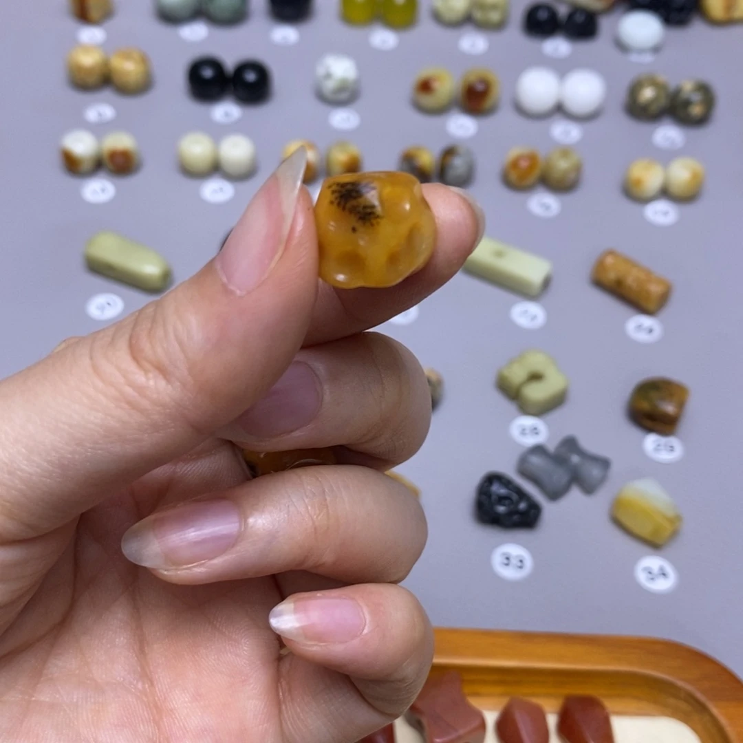 蛇纹石玉配饰合金吉**柳