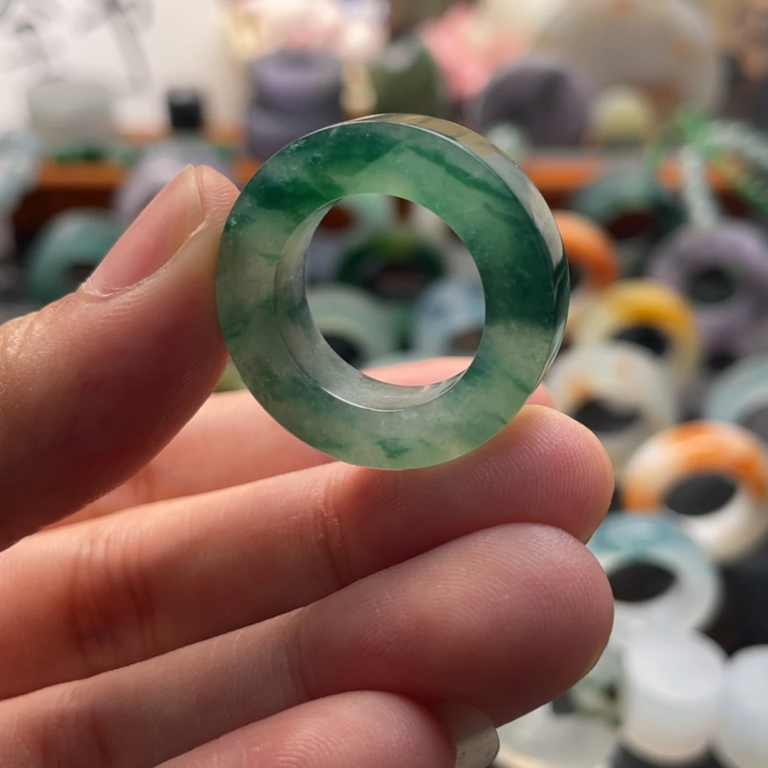 未镶嵌定制翡翠飘绿
