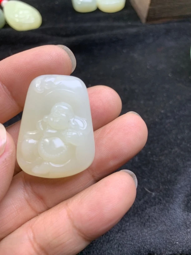 新疆和田玉且末金山高青白玉佛