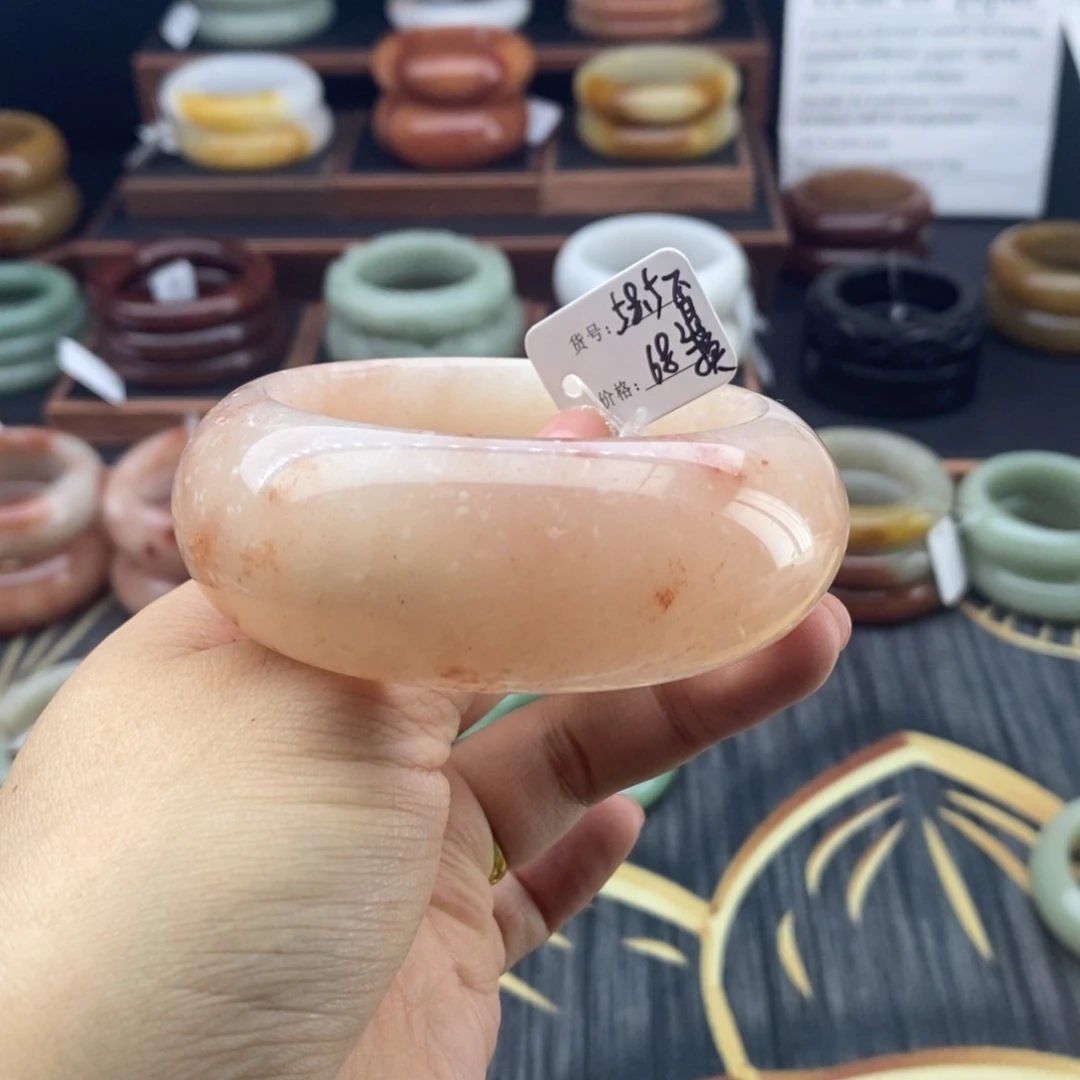 未镶嵌手镯石英岩玉