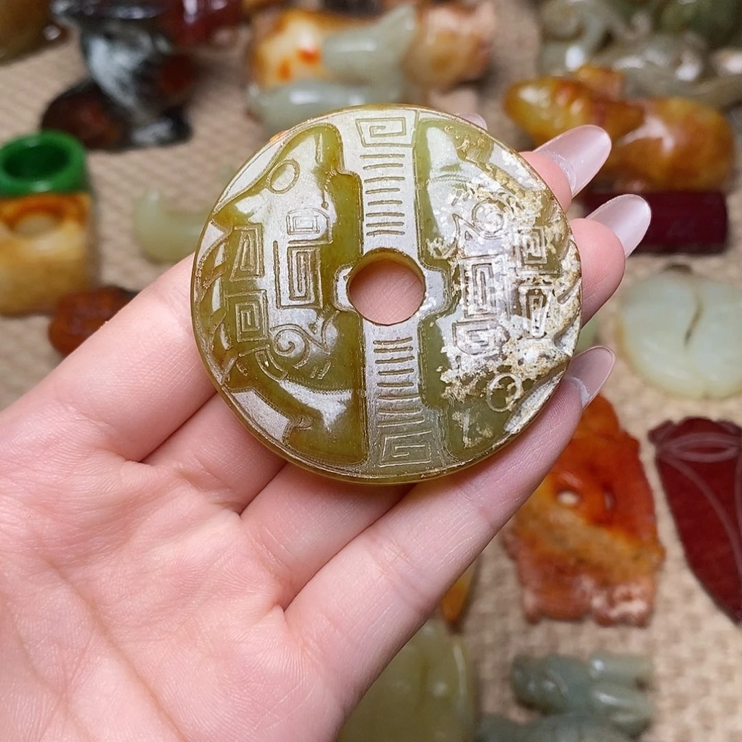 蛇纹石玉未镶嵌颈饰
