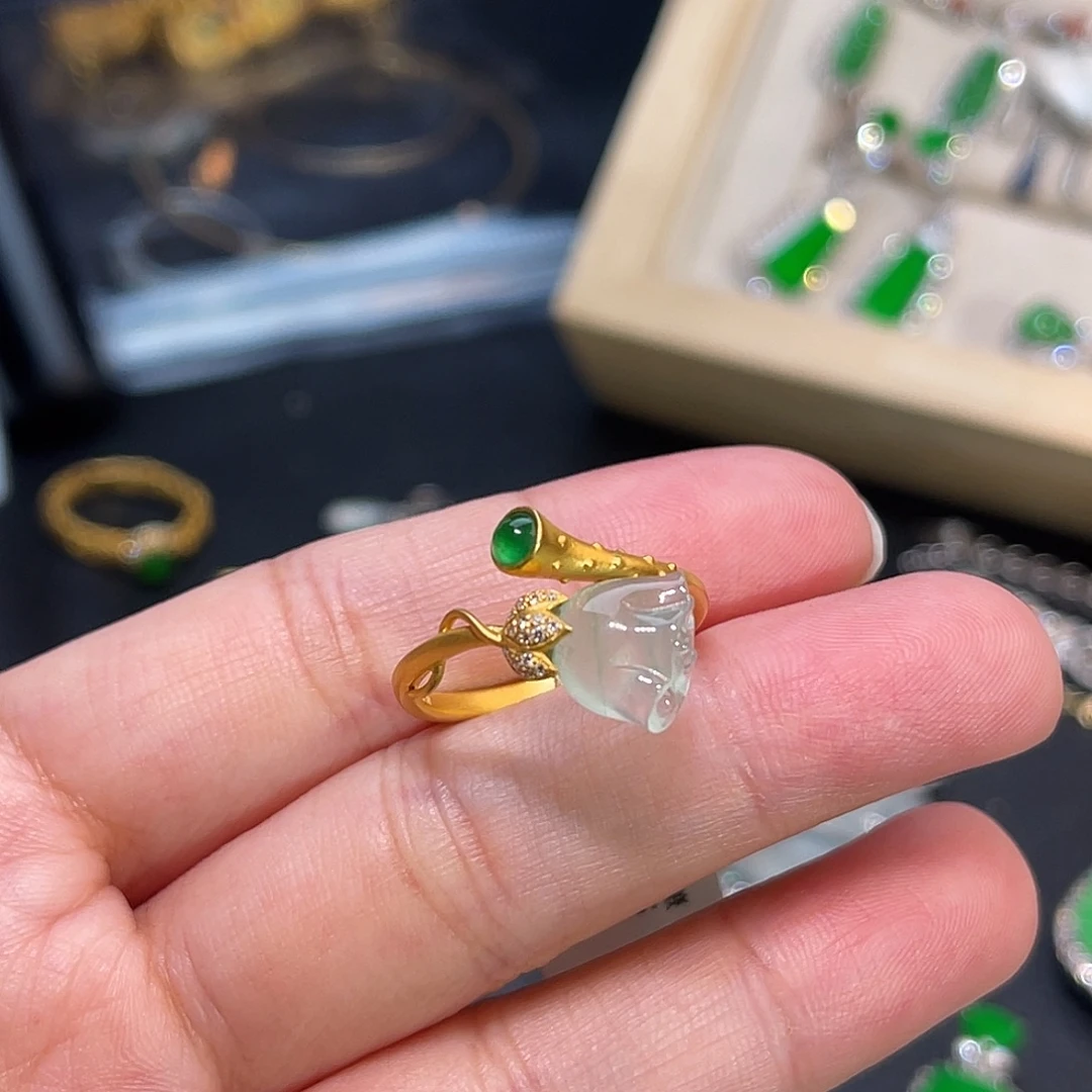 翡翠18K金镶嵌戒指莲蓬头